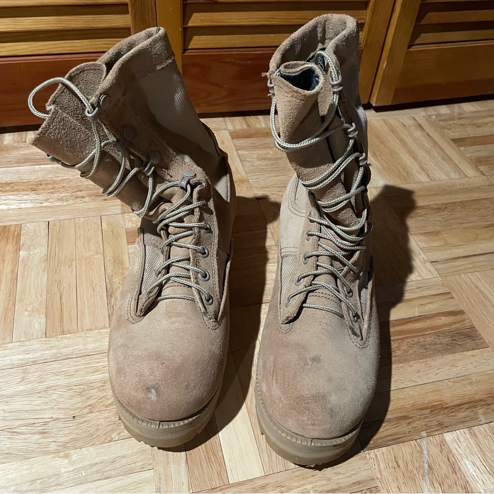 Cold Weather Army Boots - Size 6R